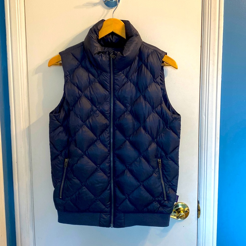 Women’s Patagonia, puffy vest, size medium, navy blue